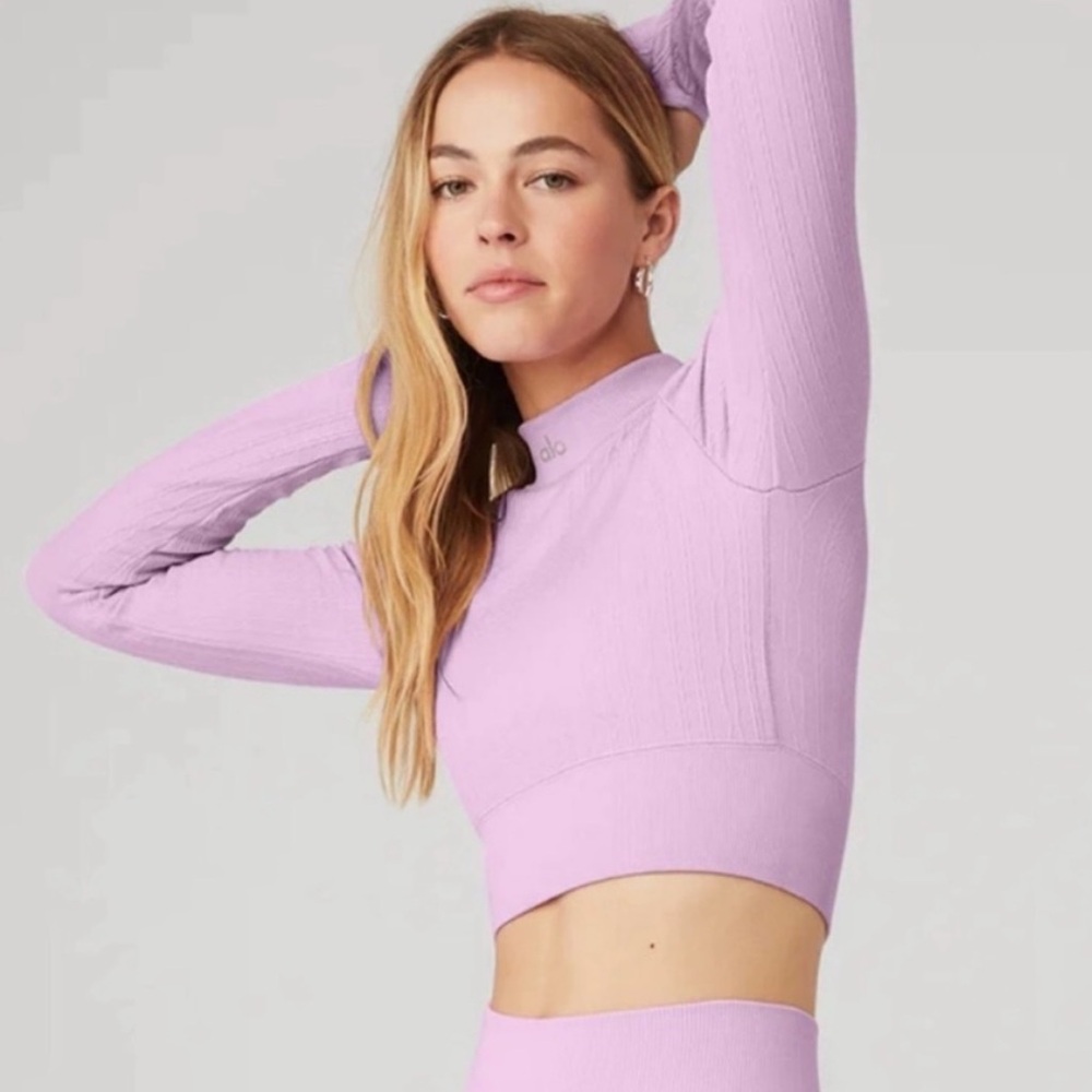 Gorgeous Alo Seamless Cable Knit Long Sleeve
Top Crop Top Sz S Sugarplum Pink